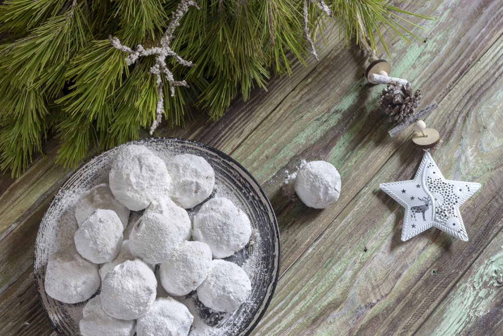 peppermint snowball cookies with powdered sugar